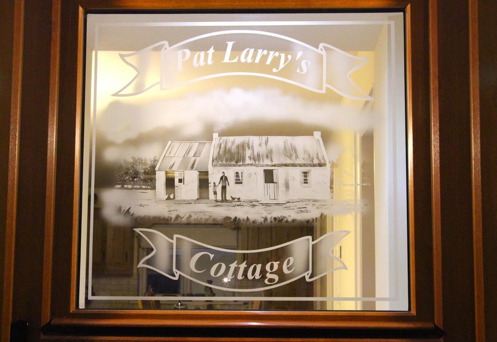 Pat Larry'S Cottage Greencastle الغرفة الصورة